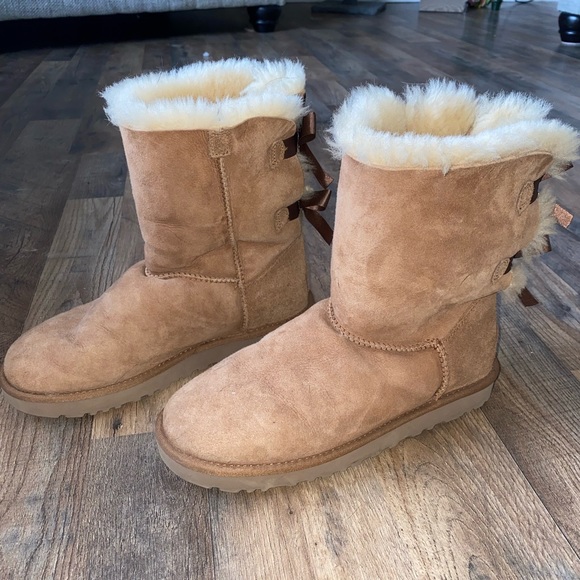 Barely warn. USA Size 8, Tan UGGS with dark brown bows. - Picture 2 of 4